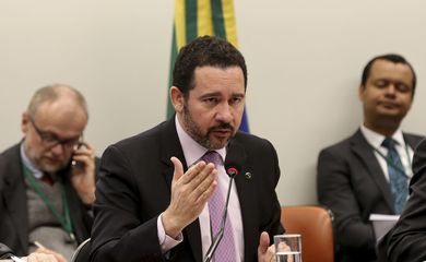 Brasília - O ministro do Planejamento, Dyogo de Oliveira, participa de audiência pública na Comissão Mista de Orçamento para falar sobre o projeto da Lei de Diretrizes Orçamentárias de 2018 (Wilson Dias/Agência Brasil)