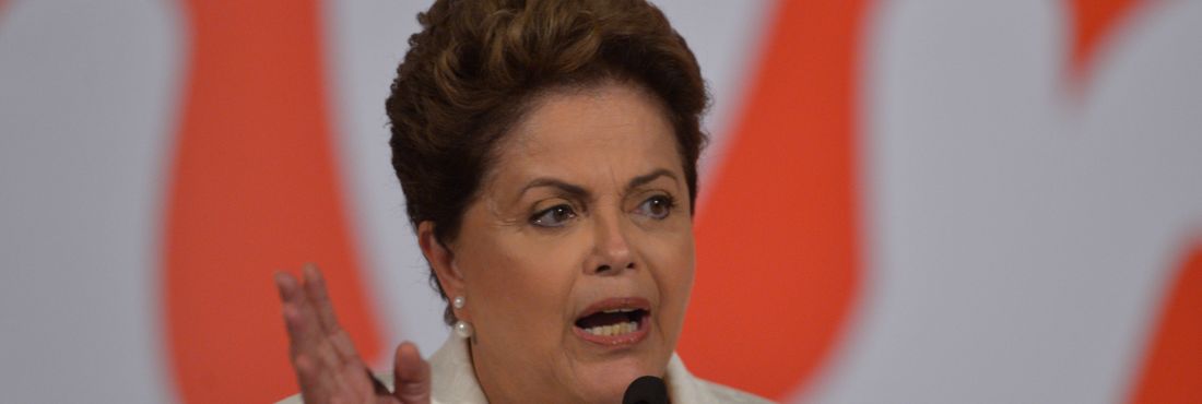 Candidata à reeleição, presidenta Dilma Rousseff (PT) concede entrevista após definição do 2º turno