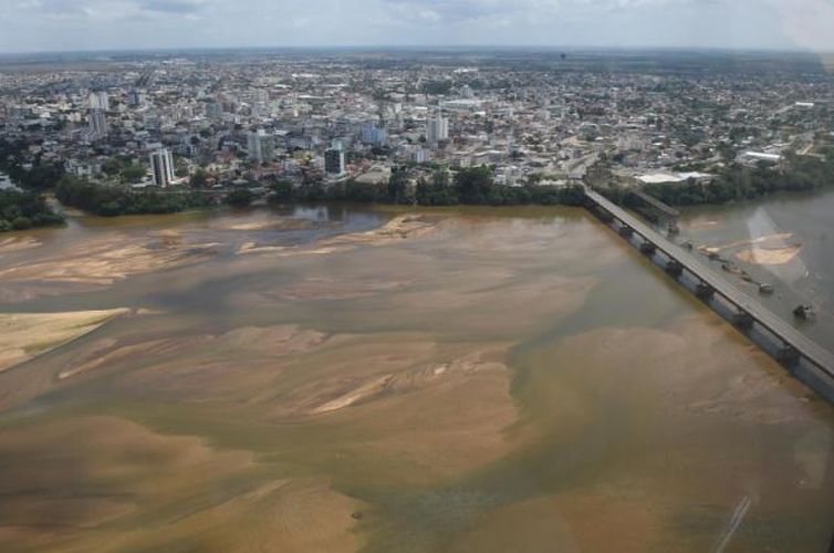 Vitória (ES) - Ribeirinhos do município de Colatina estão sendo notificados sobre os perigos da onda de lama decorrente do rompimento das barragens de rejeitos em Mariana (MG) (Fred Loureiro - Secom - ES/Divulgação)