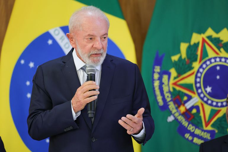 Brasília (DF) 18/03/2025 O presidente Luiz Inácio Lula da Silva, assina o Projeto de Lei que prevê Isenção de Imposto de Renda (IR) para pessoas que recebem até R$ 5 mil por mês.   Foto: Fabio Rodrigues-Pozzebom/ Agência Brasil
