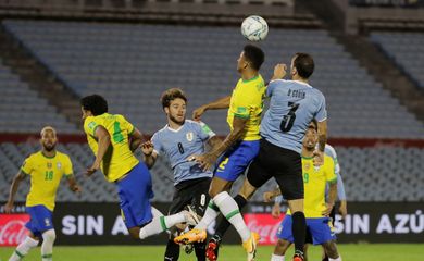 Brasil segue invicito nas Eliminatórias, após vitória de 2 a 0 contra o Uruguai.