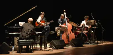 Helio Alves apresenta ritmos brasileiros com o seu quarteto