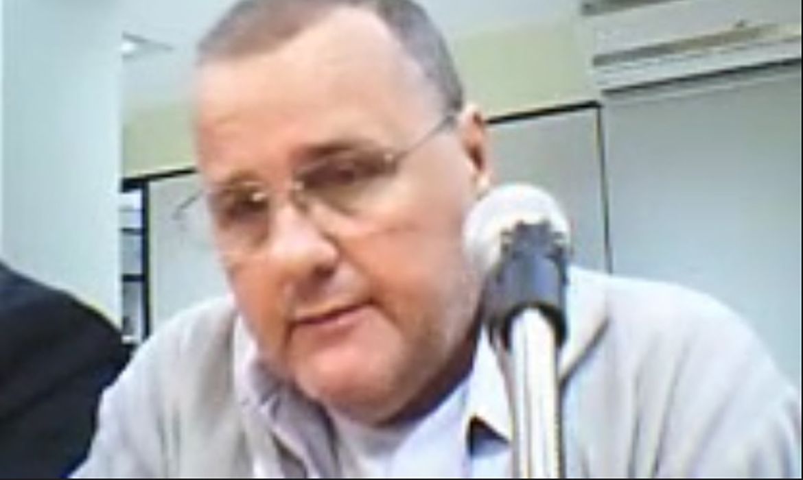 O ex-ministro Geddel Vieira Lima é ouvido pelo juiz Vallisney Oliveira durante audiência de custódia (Reprodução/Justiça Federal)  