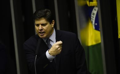 O deputado Baleia Rossi discursa durante sessão para eleição dos membros da mesa diretora da Câmara dos Deputados.