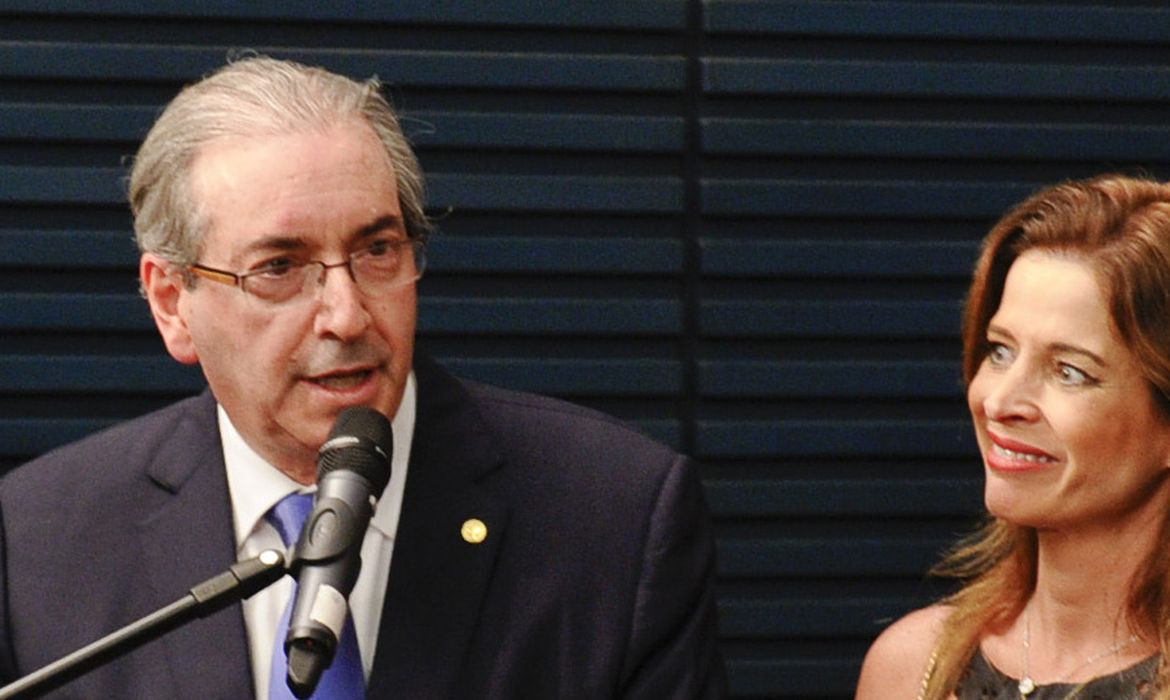 Eduardo Cunha ao lado de sua esposa, a jornalista Cláudia Cruz (Divulgação/Agência Senado) 