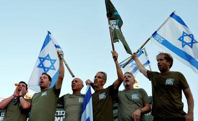 Reservistas das Forças Armadas de Israel protestam contra reforma do Judiciário 19/07/2023 REUTERS/Amir Cohen