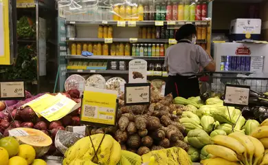 Contratos de trabalho por hora em supermercados aumentam precarização