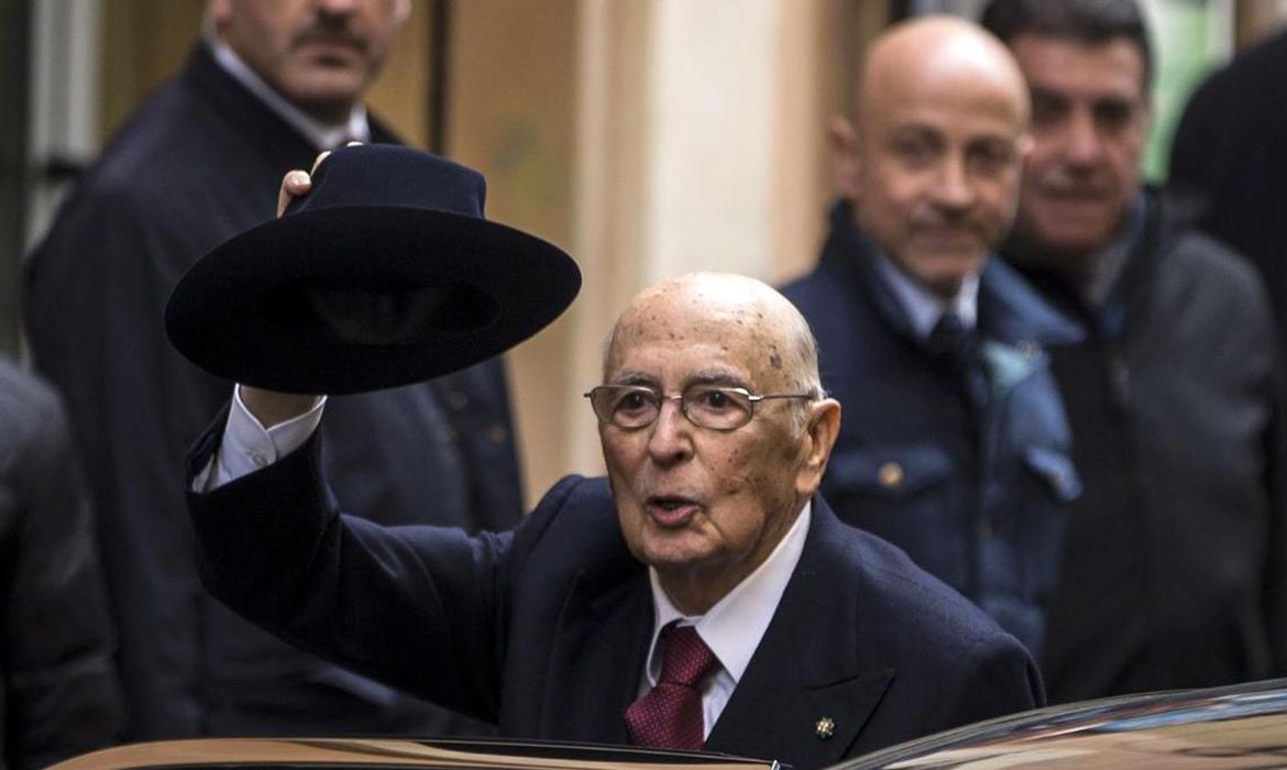 Presidente da Itália, Giorgio Napolitano, renuncia ao cargo