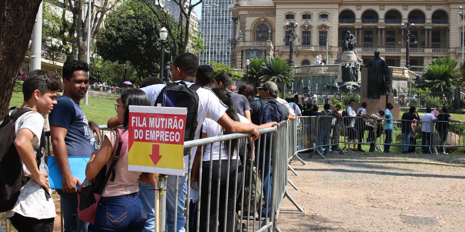 O sindicato dos comerciários de São Paulo promove, mutirão do emprego em São Paulo, ofertando 5.726 vagas.