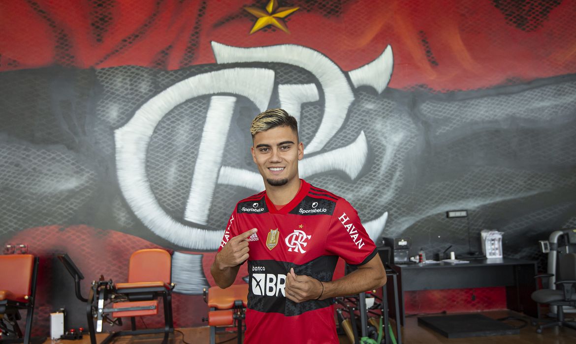 Filho de brasileiros, o belga Andreas Pereira foi oficialmente apresentado pelo Flamengo.