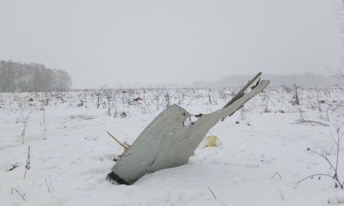Avião cai nos arredores de Moscou (REUTERS/Stringer)