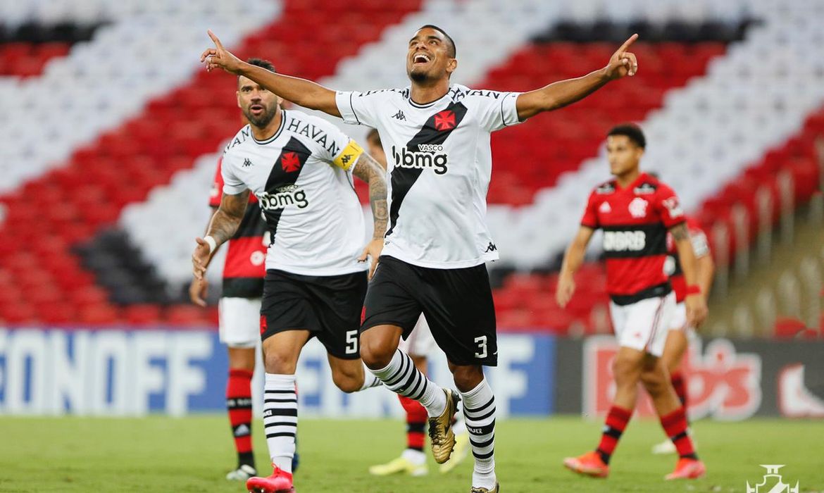 Com derrota do Flamengo, Corinthians segue como último brasileiro