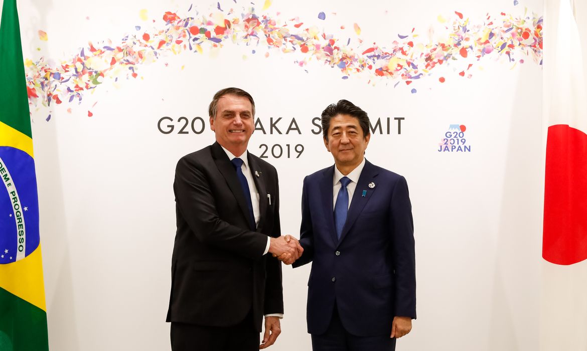 Presidente da República, Jair Bolsonaro, durante encontro bilateral com o primeiro-ministro do Japão, Shinzo Abe, em Osaka, Japão.