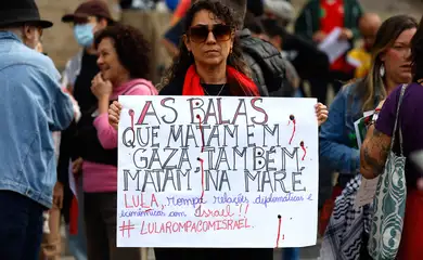 Rio de Janeiro (RJ), 07/07/2025 - Grupos ligados ao Comite de Solidariedade com a Luta do Povo Palestino fazem manifestação contra o genocídio do povo palestino na Faixa de Gaza e por uma Palestina livre, na Cinelândia, no centro da cidade.   Foto: Tânia Rêgo/Agência Brasil