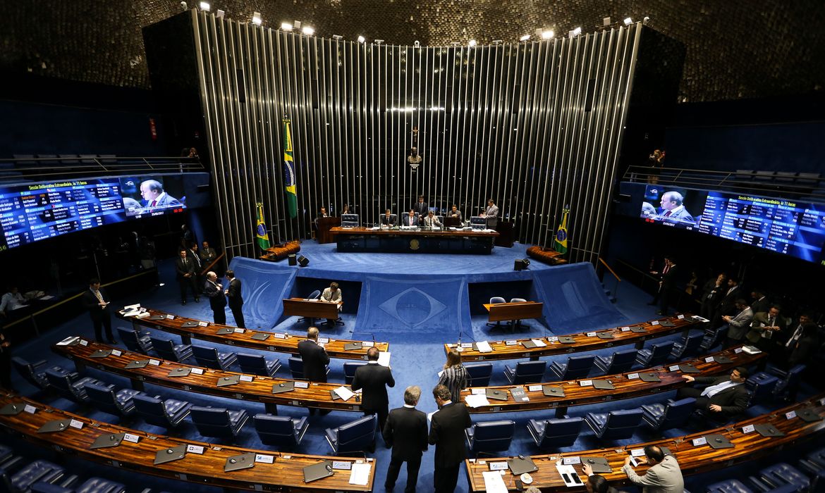 Brasília - Plenário do Senado aprova Medida Provisória 763/2016, que permite o saque das contas inativas do Fundo de Garantia do Tempo de Serviço (FGTS)  (Marcelo Camargo/Agência Brasil)