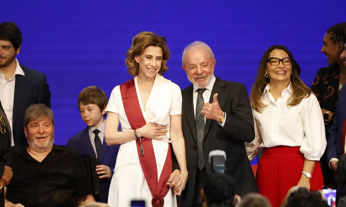 Rio de Janeiro (RJ), 20/05/2025 – O presidente da República, Luiz Inácio Lula da Silva, participa da cerimônia de entrega da Ordem do Mérito Cultural à atriz Fernanda Torres, no Palácio Gustavo Capanema. Foto: Fernando Frazão/Agência Brasil
