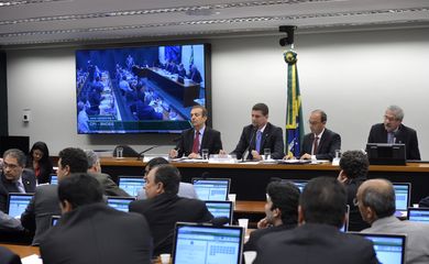Reunião da Comissão Parlamentar de Inquérito (CPI) do Banco Nacional de Desenvolvimento Econômico e Social (BNDES) da Câmara dos Deputados para votar requerimentos (Wilson Dias/Agência Brasil)
