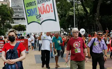 São Paulo (SP), 29/03/2023 - Professores de São Paulo protestam contra a violência nas escolas em frente à Secretaria de Educação, na Praça da República, após o ataque na escola Thomazia Montoro.  Foto: Fernando Frazão/Agência Brasil