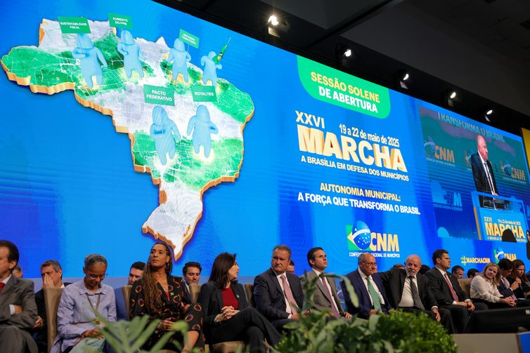 Brasília (DF) 20/05/2025 O presidente Luiz Inácio Lula da Silva participa da abertura 26ª Marcha a Brasília em Defesa dos Municípios. Presentes também o presidente da Confederação Nacional de Municípios (CNM), Paulo Ziulkoski, ministros de Estado e parlamentares.  Foto: Fabio Rodrigues-Pozzebom/ Agência Brasil