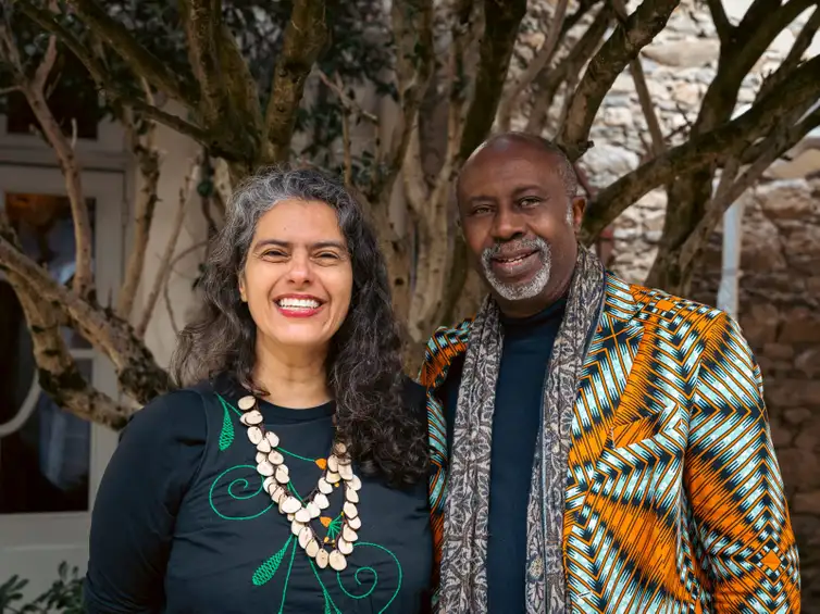 BRASÍLIA - 19/11/2025 - Daniele Ramalho e o curador convidado, o griô Hassane Kouyaté. Foto:   Flávia Correia  