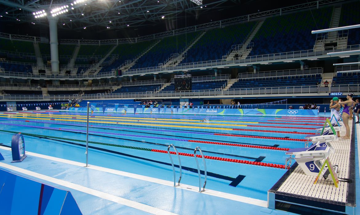 Rio de Janeiro - Atletas de natação treinam na piscina do estádio aquático, no Parque Olímpico da Barra da Tijuca (Fernando Frazão/Agência Brasil)