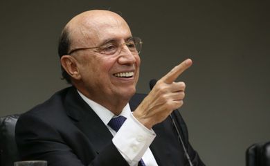 Brasília – O ministro da Fazenda, Henrique Meirelles, durante coletiva sobre meta de inflação (Antônio Cruz/Agência Brasil)