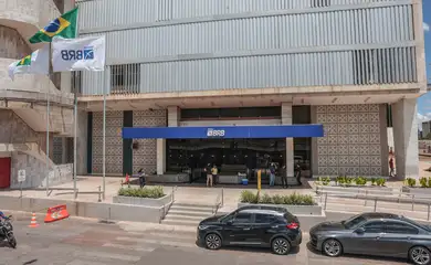 Brasília (DF), 19/11/2025 – Fachada do prédio do banco de Brasília (BRB).  Em março de 2025, o conselho do Banco BRB aprovou a compra de 58% do capital do Banco Master, valor estimado em R$ 2 bilhões.
O acordo previa que o BRB, uma sociedade de capital e controlada majoritariamente pelo Governo do Distrito Federal (GDF)
Foto: Joédson Alves/Agência Brasil