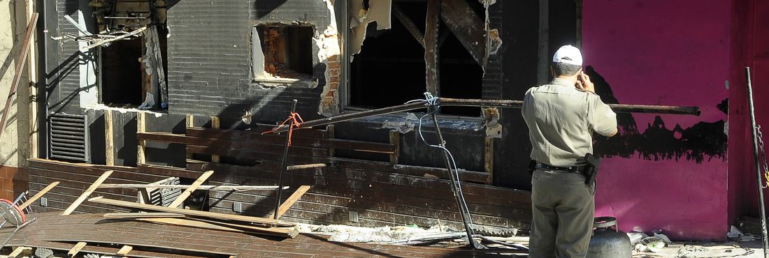 Fachada da Boate Kiss destruída pelo incêndio da madrugada de 27 de janeiro que deixou 242 mortos e centenas de feridos