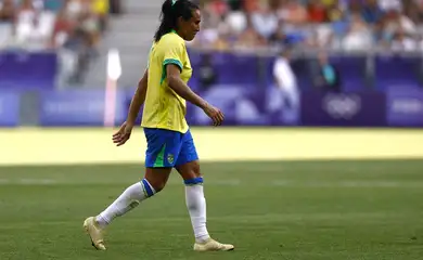 Marta deixa o campo após ser expulsa durante partida entre Brasil e Espanha na Olimpíada Paris 2024
31/07/2024 REUTERS/Susana Vera