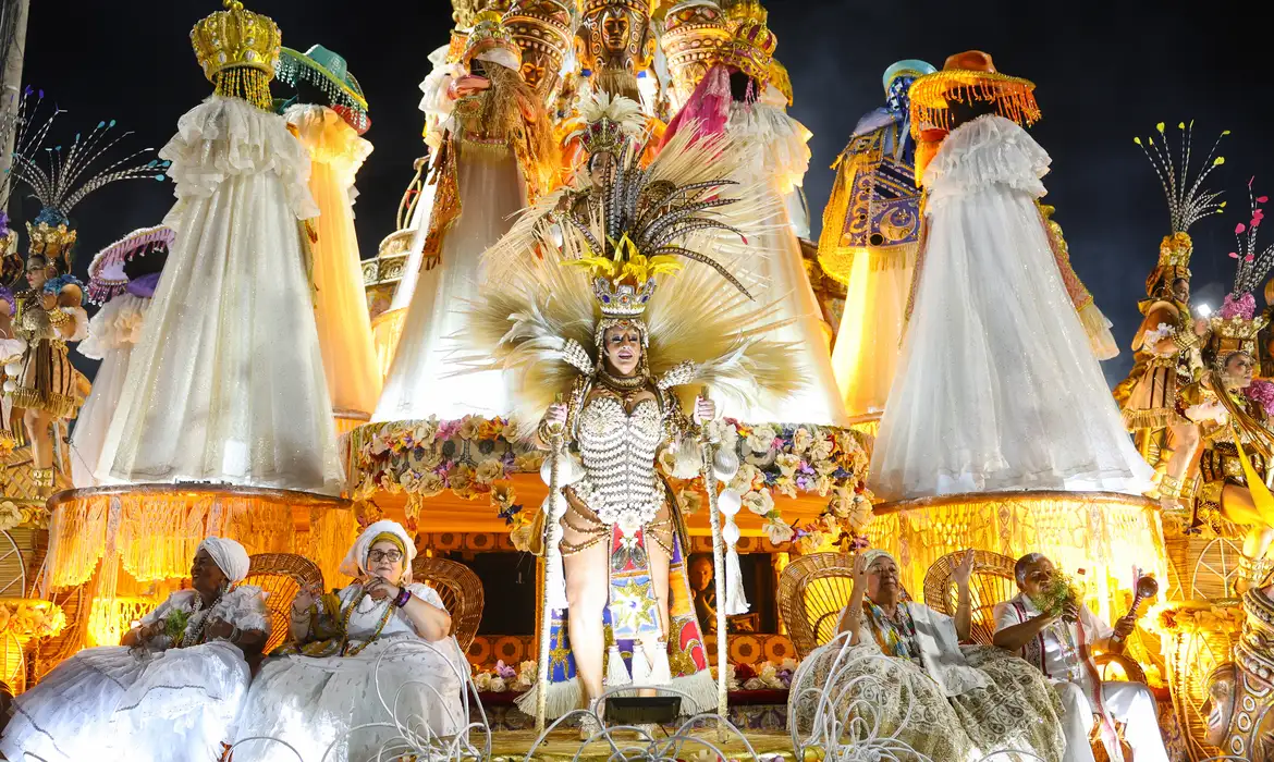 Rio de Janeiro (RJ), 05/03/2025 – Acadêmicos do Grande Rio desfila no terceiro dia de carnaval do grupo Especial na Marquês de Sapucaí, na região central do Rio de Janeiro. Foto: Tomaz Silva/Agência Brasil