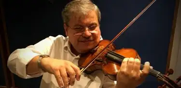 O vioinista Ricardo Amado assiste à estreia de uma das suas obras preferidas no Blim-blem-blom