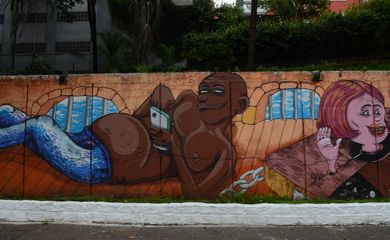 São Paulo - Grafites na Avenida 23 de Maio (Rovena Rosa/Agência Brasil)