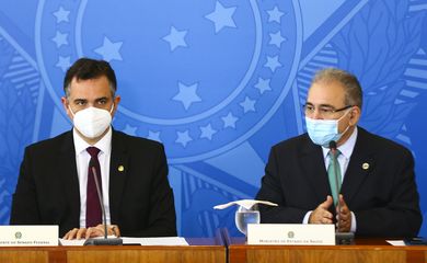 O presidente do Senado, Rodrigo Pacheco, e o ministro da Saúde, Marcelo Queiroga, durante entrevista coletiva após reunião do Comitê Nacional de Enfrentamento à Pandemia de Covid-19.