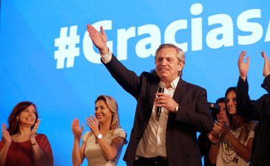 Presidential candidate Alberto Fernandez and running mate, former President Cristina Fernandez de Kirchner, celebrate after election results in Buenos Aires, Argentina October 27, 2019.   REUTERS/Ricardo Moraes