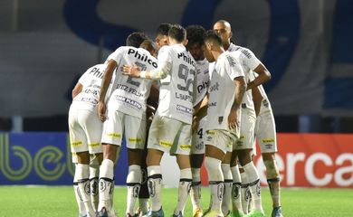Santos comemora vitória sobre Avaí pelo Brasileiro - em 16/07/2022