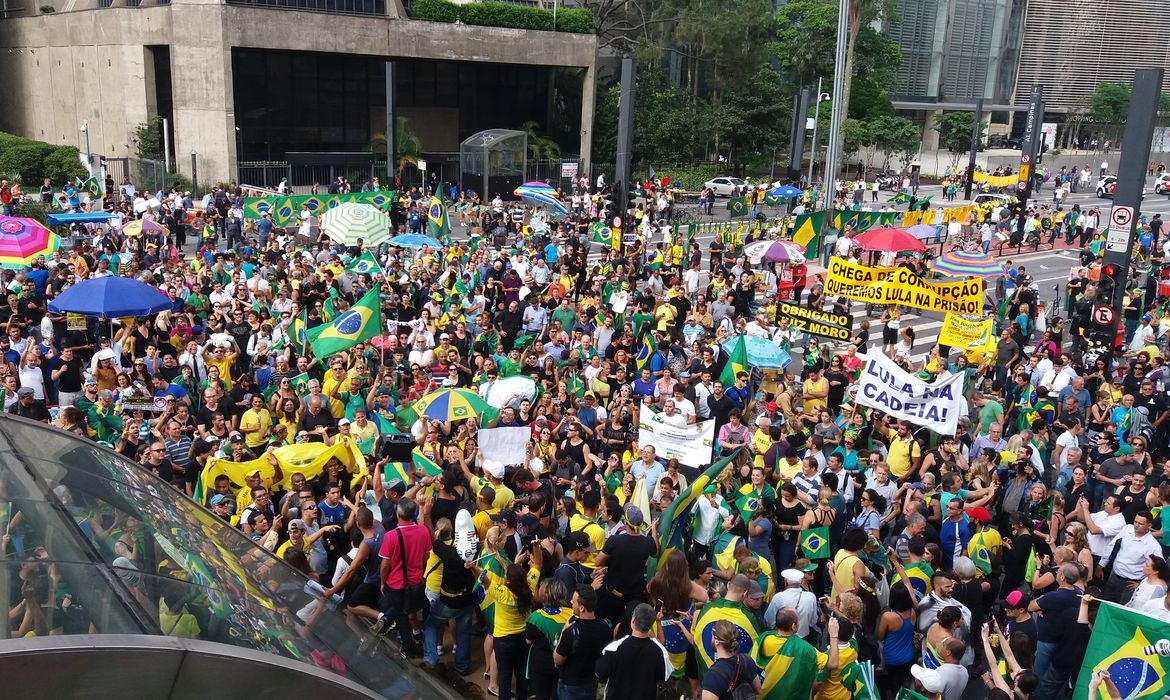 Manifestação contra Dilma e Lula na Avenida Paulista