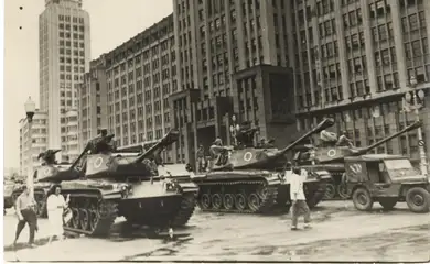 Tanques no golpe de 1964_Rio
