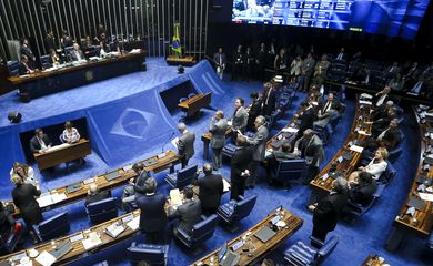 Brasília - Senadores se reúnem em plenário para eleger comissão que analisará a admissibilidade do pedido de impeachment da presidenta Dilma Rousseff (Marcelo Camargo/Agência Brasil)