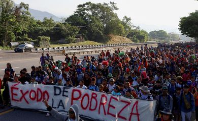 Migrantes caminham em caravana para chegar à fronteira dos EUA pelo México, em Huixtla
26/12/2023
REUTERS/Jose Torres