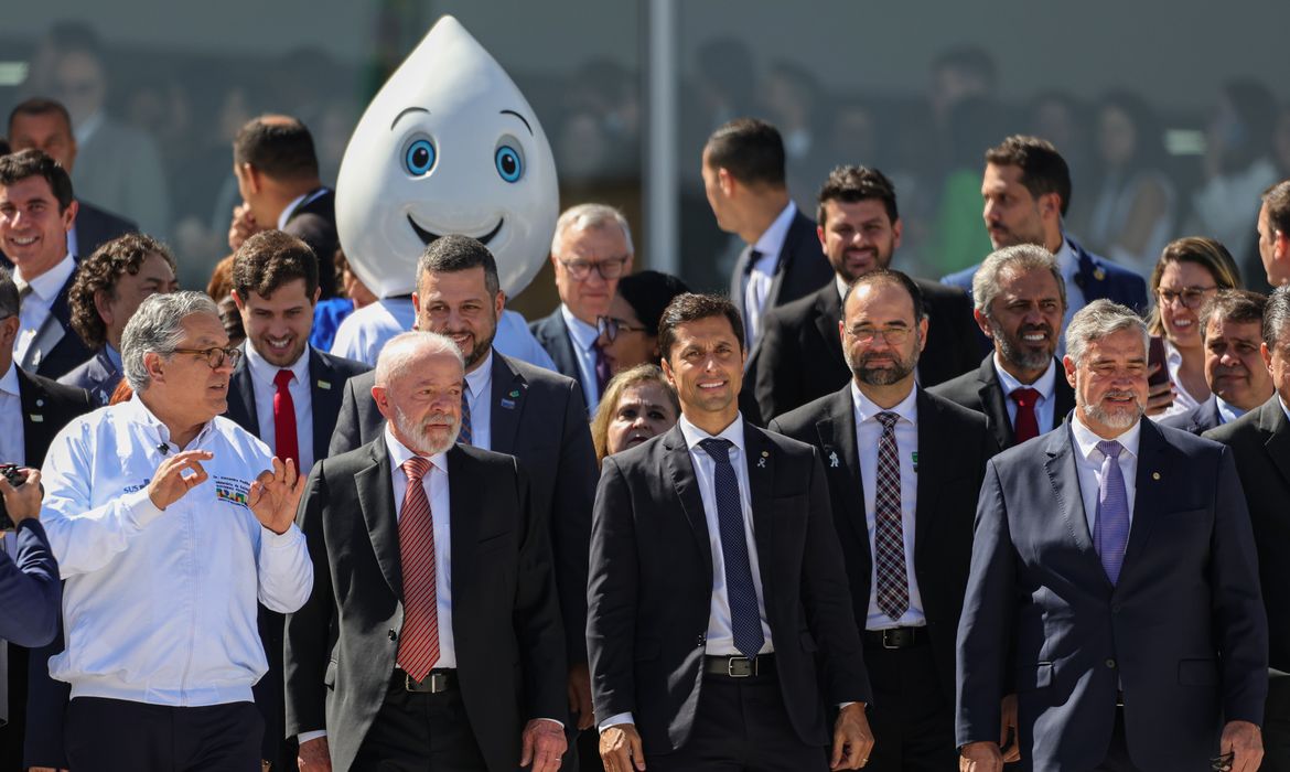 Brasília, (DF) 30/04/2025 - Presidente Luiz Inácio Lula da Silva, participa da cerimonia do novo programa para acelerar o atendimento e aproximar a população dos médicos especialistas no sistema único de saúde (SUS).Foto: Fabio Rodrigues-Pozzebom/ Agência Brasil