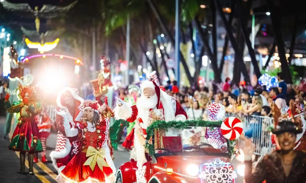 Parada Natalina une Papai Noel a tradi��es locais em Macei�