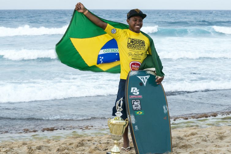 Sócrates Santana é campeão mundial de bodyboard