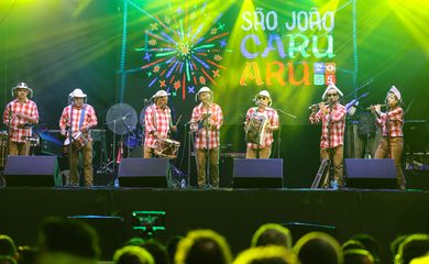 Caruaru (PE), 13/06/2025 – A Banda de Pífanos de Caruaru durante apresentação no palco Azulão, no centro de Caruaru (PE). Foto: Tomaz Silva/Agência Brasil