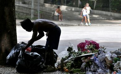 Rio de Janeiro (RJ), 14/02/2023 - População em situação de rua no Largo do Machado, zona sul da cidade. (Foto:Tânia Rêgo/Agência Brasil)