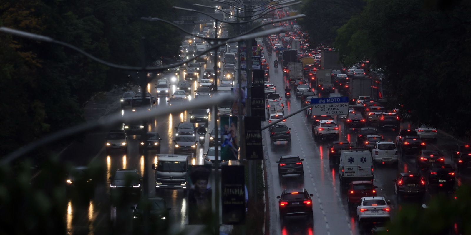Inmet emite alerta laranja de tempestade para oito estados