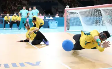 eomon realiza defesa durante partida pela Seleção Brasileira 
