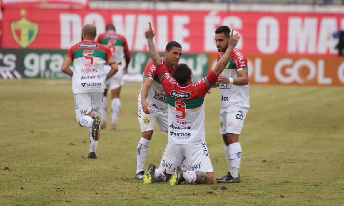 Brusque Vence Ponte Preta Na Volta à Série B Após 32 Anos