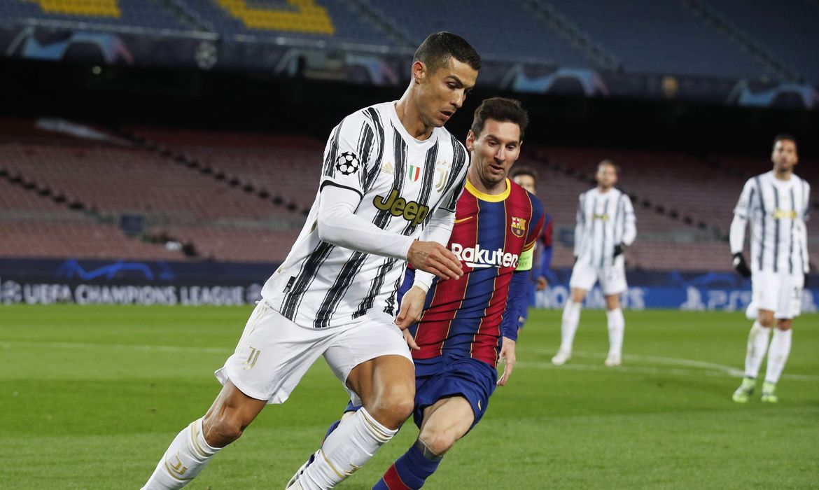 Cristiano Ronaldo e Lionel Messi durante partida Juventus x Barcelona