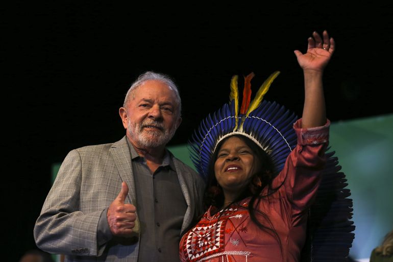 O presidente eleito Luiz Inácio Lula da Silva anunciou hoje (29), em Brasília, os últimos 16 nomes que completam o gabinete ministerial do novo governo. No total, o terceiro mandato do petista contará com 37 ministérios.