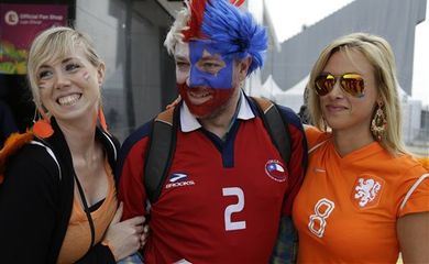 Holanda e Chile (Thanassis Stavrakis/AP/Direitos Reservados)